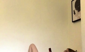 nerdy-amateur-babe-using-a-magic-wand-to-satisfy-her-needs