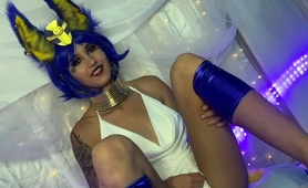 buxom-amateur-teen-in-costume-can-t-wait-to-get-fucked